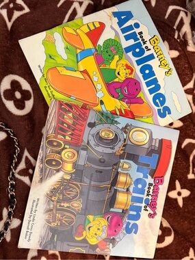 Vintage** Barney's the Purole Dinosaur Books: Trains and planes!